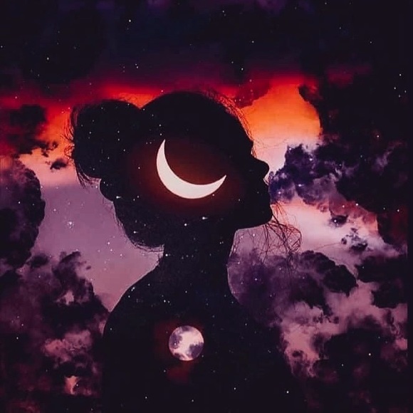 🦋✨ Meet your Posher, Charlotte 🌙🌸 - Picture 1 of 14